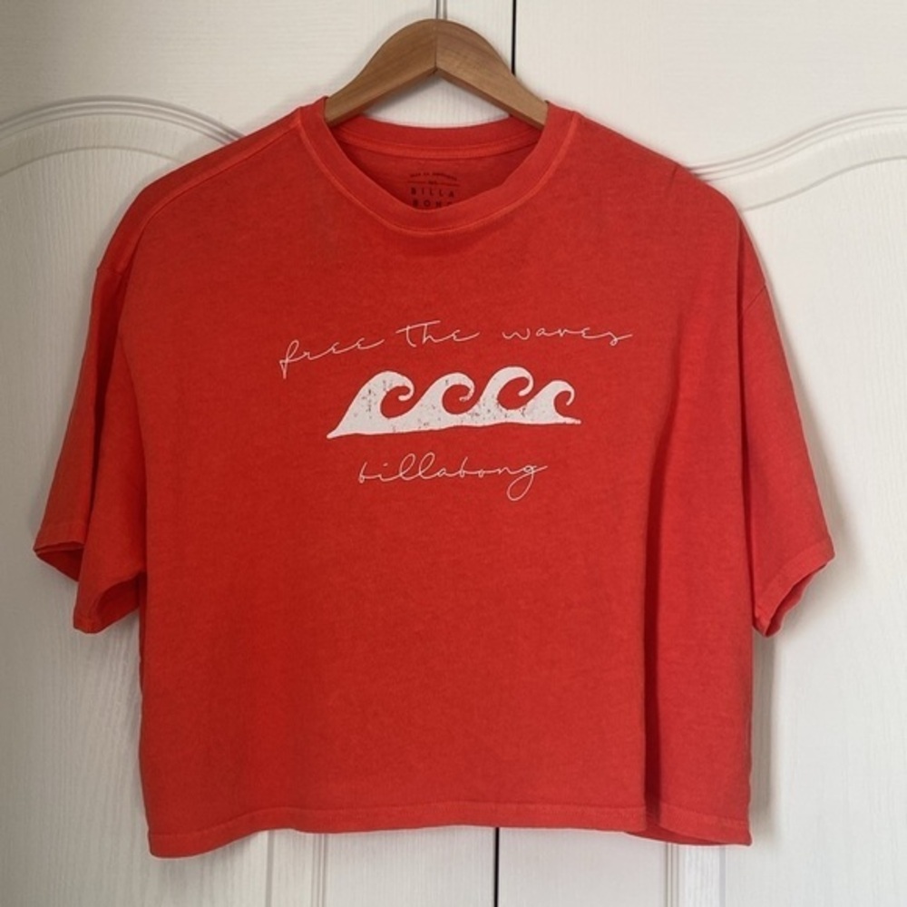NWT Billabong Women's Bright Red Wave Tee